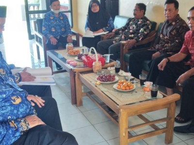 RAKOORD. WAKA URUSAN DENGAN KOMITE