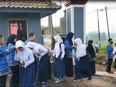 PEMBIASAAN BERSALAMAN